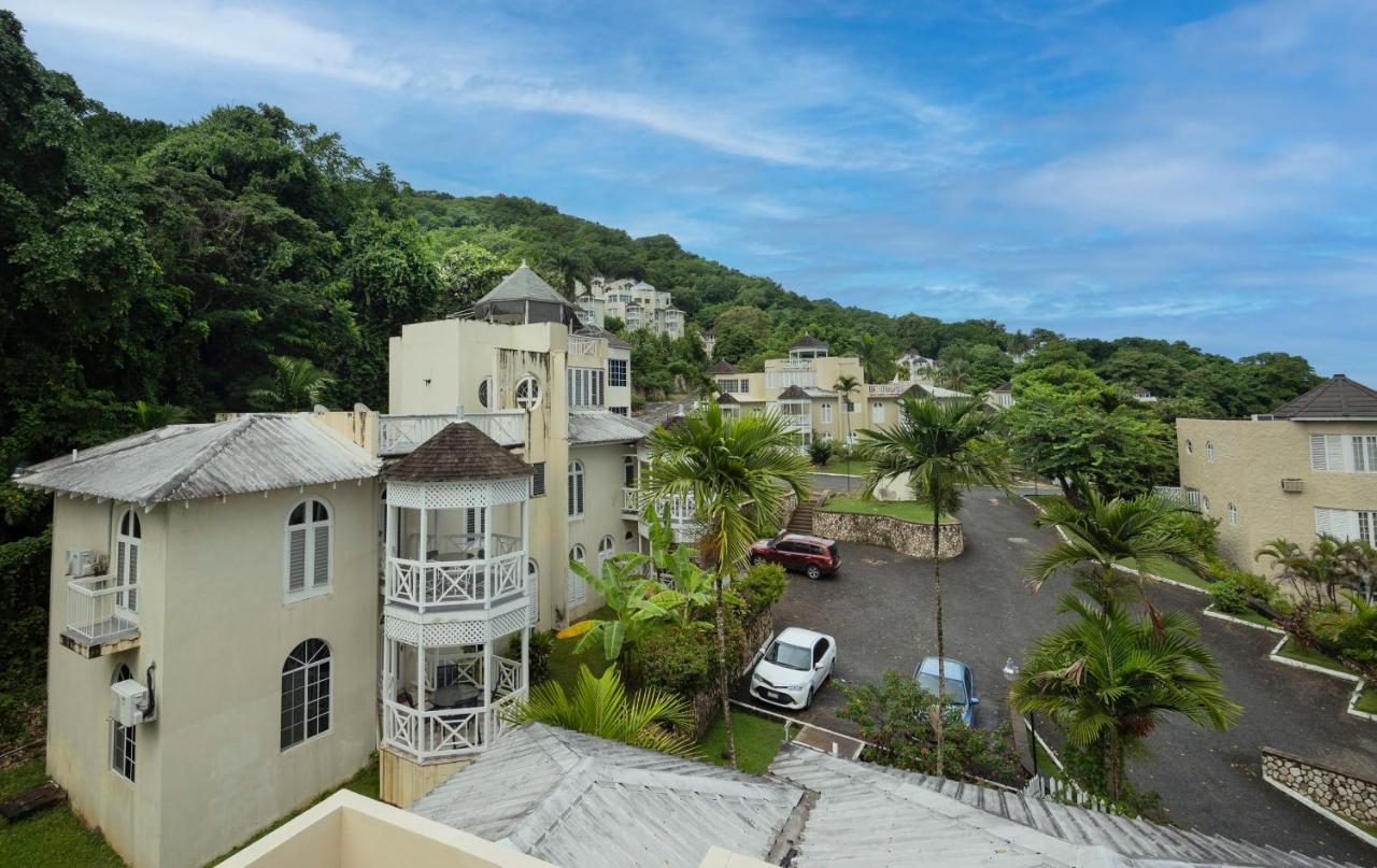 Pampered In Paradise Near Ian Fleming Airport Ocj Ocho Rios Exterior photo